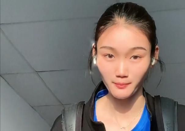 房间围裙女大学生